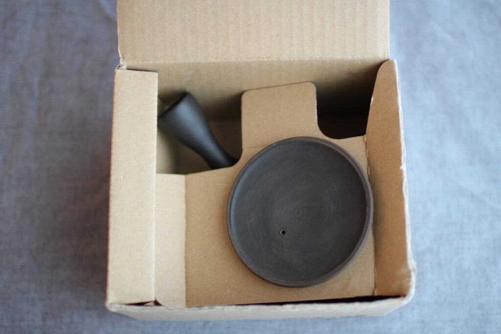 急須と蓋を箱へ